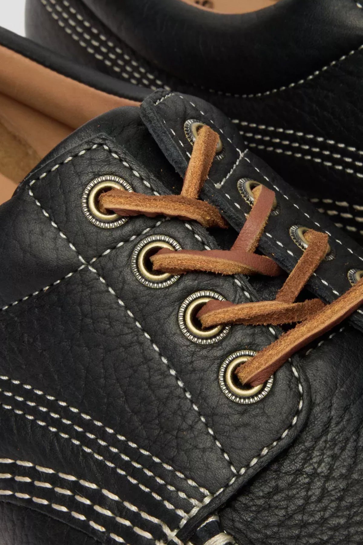 Dr. Martens - Lowell - Black Wild Grain - Canoe Club