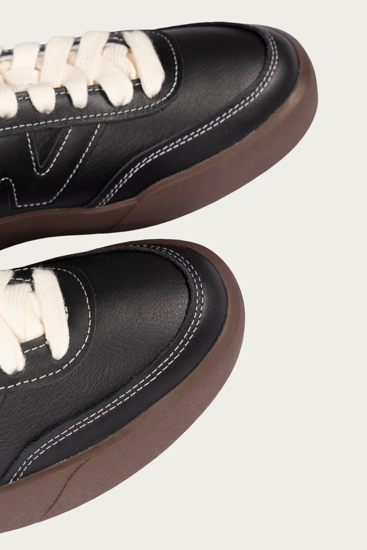New Balance - 750 - Black/Beige - Canoe Club